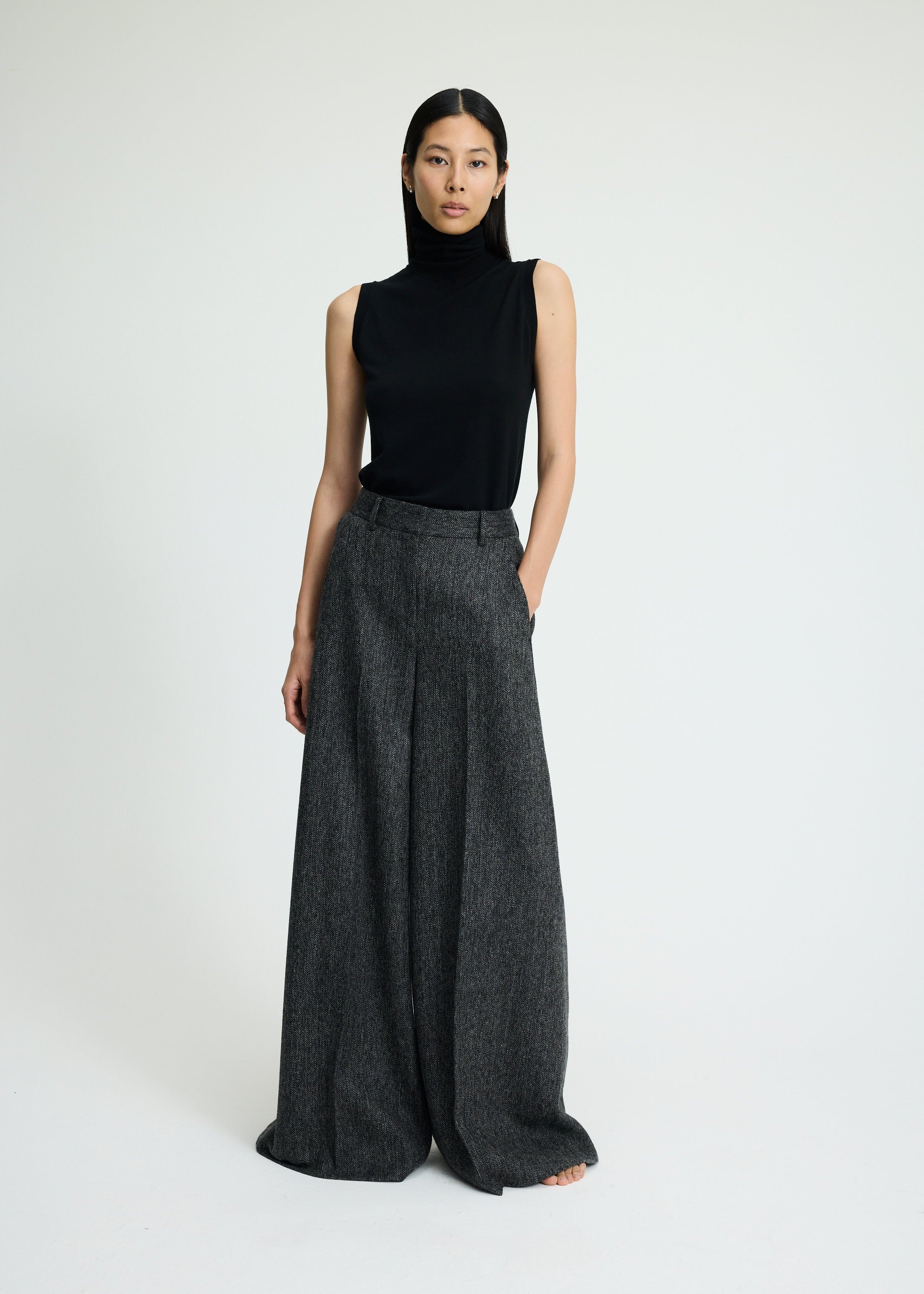 Isabelle Sleeveless Turtleneck
